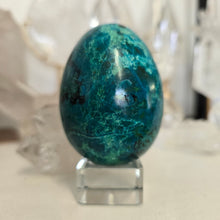 Load image into Gallery viewer, Chrysocolla Egg