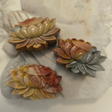 Load image into Gallery viewer, Alashan Agate Lotus Flower