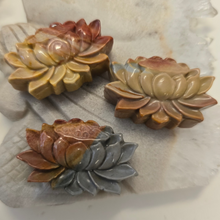 Load image into Gallery viewer, Alashan Agate Lotus Flower