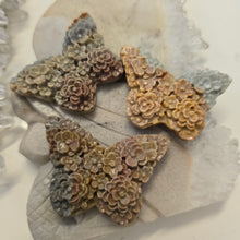 Load image into Gallery viewer, Alashan Agate Flower Butterfly