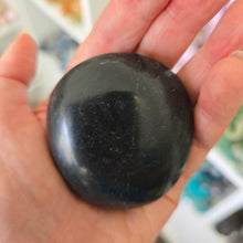 Load image into Gallery viewer, Black Onyx Palmstone