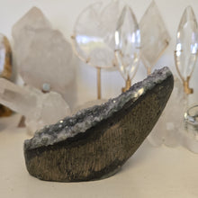Load image into Gallery viewer, Green Amethyst Cutbase