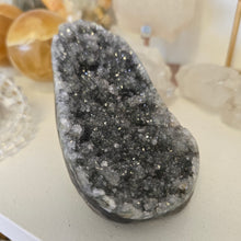 Load image into Gallery viewer, Green Amethyst Cutbase