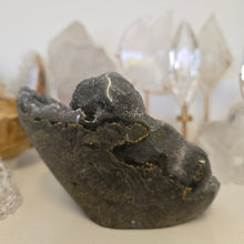 Load image into Gallery viewer, Green Amethyst Cutbase