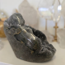 Load image into Gallery viewer, Green Amethyst Cutbase