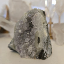 Load image into Gallery viewer, Amethyst Cutbase