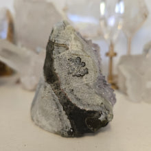 Load image into Gallery viewer, Amethyst Cutbase