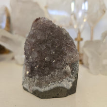 Load image into Gallery viewer, Amethyst Cutbase
