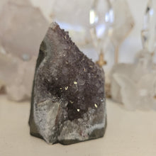 Load image into Gallery viewer, Amethyst Cutbase