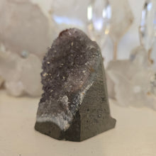 Load image into Gallery viewer, Amethyst Cutbase