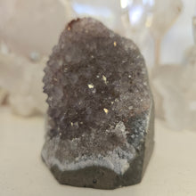Load image into Gallery viewer, Amethyst Cutbase