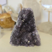 Load image into Gallery viewer, Amethyst Cutbase