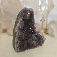 Load image into Gallery viewer, Amethyst Cutbase