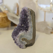 Load image into Gallery viewer, Amethyst Cutbase