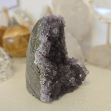 Load image into Gallery viewer, Amethyst Cutbase