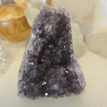 Load image into Gallery viewer, Amethyst Cutbase