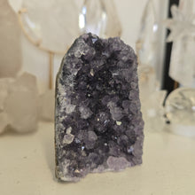 Load image into Gallery viewer, Amethyst Cutbase