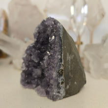 Load image into Gallery viewer, Amethyst Cutbase