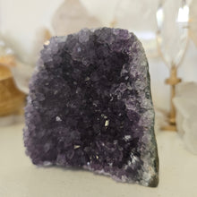 Load image into Gallery viewer, Amethyst Cutbase