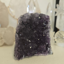 Load image into Gallery viewer, Amethyst Cutbase