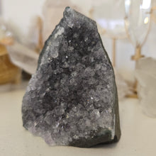 Load image into Gallery viewer, Amethyst Cutbase