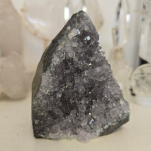 Load image into Gallery viewer, Amethyst Cutbase