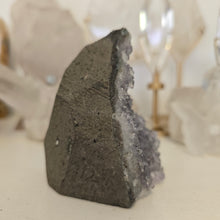 Load image into Gallery viewer, Amethyst Cutbase