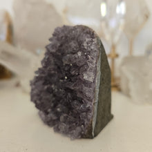 Load image into Gallery viewer, Amethyst Cutbase