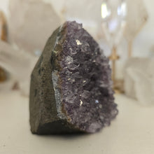 Load image into Gallery viewer, Amethyst Cutbase