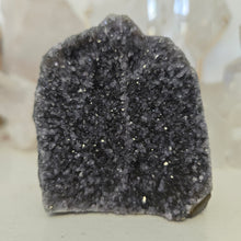 Load image into Gallery viewer, Amethyst Cutbase