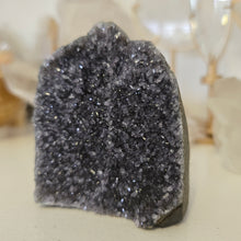 Load image into Gallery viewer, Amethyst Cutbase