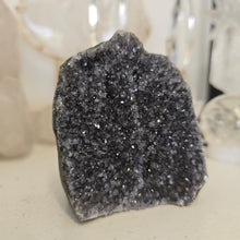 Load image into Gallery viewer, Amethyst Cutbase