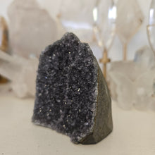 Load image into Gallery viewer, Amethyst Cutbase