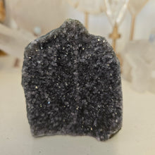 Load image into Gallery viewer, Amethyst Cutbase