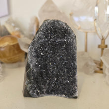 Load image into Gallery viewer, Amethyst Cutbase