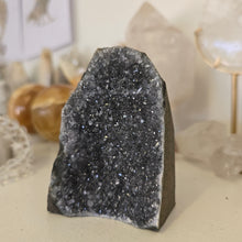 Load image into Gallery viewer, Amethyst Cutbase