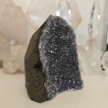 Load image into Gallery viewer, Amethyst Cutbase