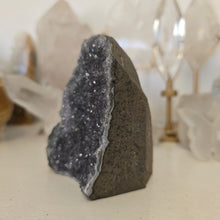 Load image into Gallery viewer, Amethyst Cutbase