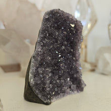Load image into Gallery viewer, Amethyst Cutbase