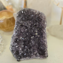 Load image into Gallery viewer, Amethyst Cutbase