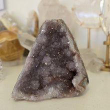 Load image into Gallery viewer, Amethyst Cutbase