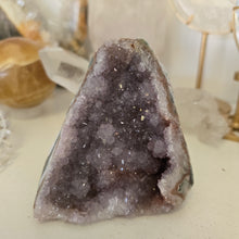 Load image into Gallery viewer, Amethyst Cutbase