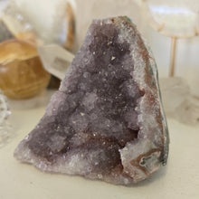 Load image into Gallery viewer, Amethyst Cutbase