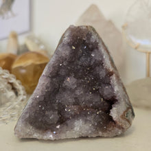 Load image into Gallery viewer, Amethyst Cutbase