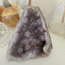 Load image into Gallery viewer, Amethyst Cutbase