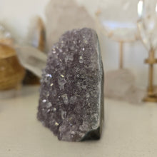 Load image into Gallery viewer, Amethyst Cutbase