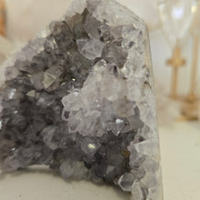 Load image into Gallery viewer, Amethyst Cutbase