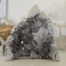 Load image into Gallery viewer, Amethyst Cutbase