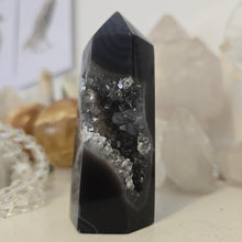 Load image into Gallery viewer, Druzy Agate Tower
