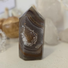 Load image into Gallery viewer, Druzy Agate Tower